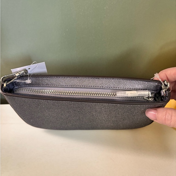 Kate Spade Kenzie Glitter Lilly Pochette
Candied Flower (Silver) - Picture 4 of 8